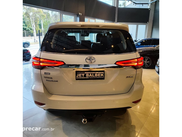 HILUX SW4 2.8 D-4D TURBO DIESEL SRX 7L 4X4 AUTOMÁTICO