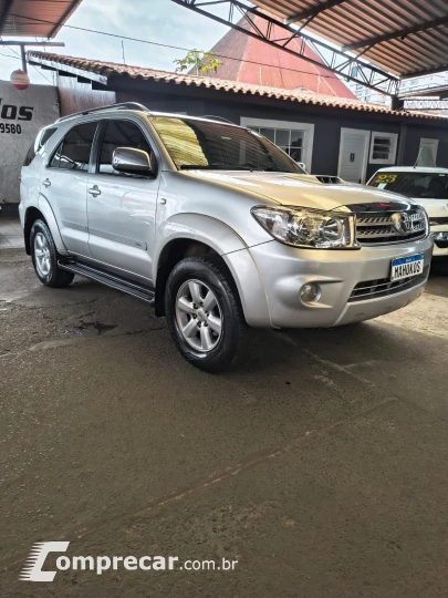 Hilux SW4 SRV D4-D 4x4 3.0 TDI Dies. Aut