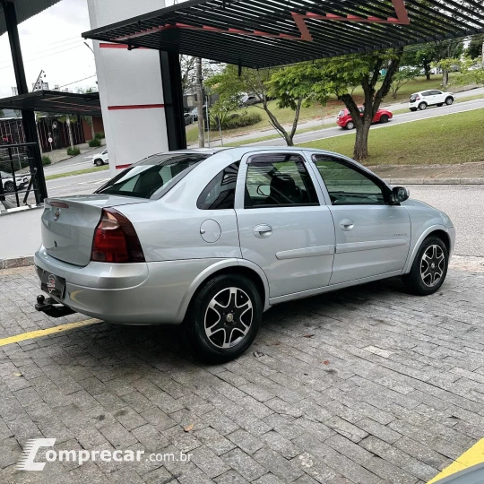 CORSA 1.4 MPFI Premium Sedan 8V
