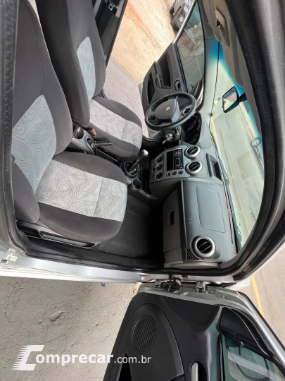 FIESTA 1.6 Rocam SE Sedan 8V