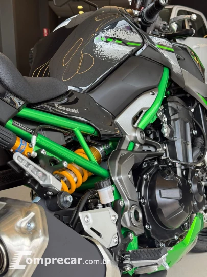 Z-900 R EDITION