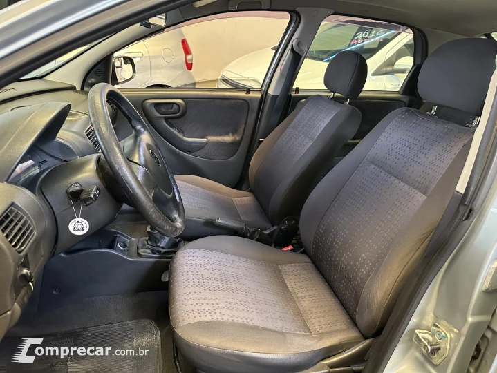 CORSA 1.4 MPFI Maxx Sedan 8V