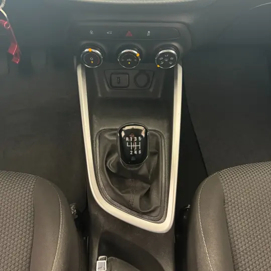 ONIX SEDAN Plus LT 1.0 12V Flex 4p Mec.