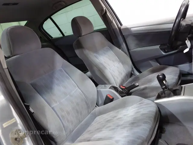 VECTRA SEDAN - 2.0 MPFI ELEGANCE 8V 4P MANUAL