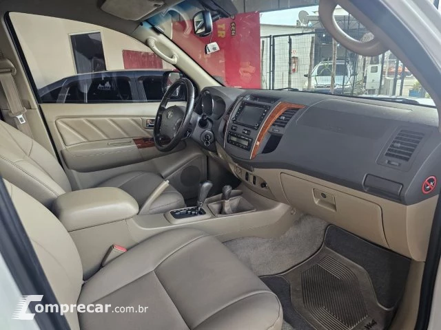 HILUX SW4 - 3.0 SRV 4X4 7 LUGARES 16V TURBO INTERCOOLER 4P A
