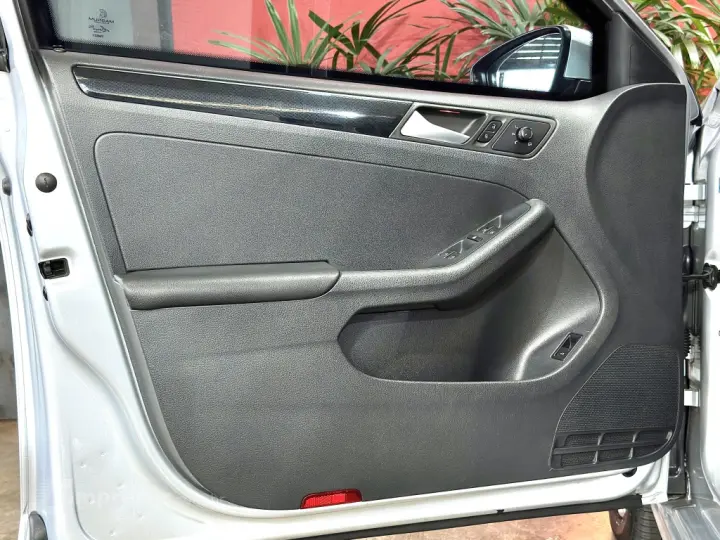 JETTA 2.0 TSI HIGHLINE 211CV GASOLINA 4P TIPTRONIC