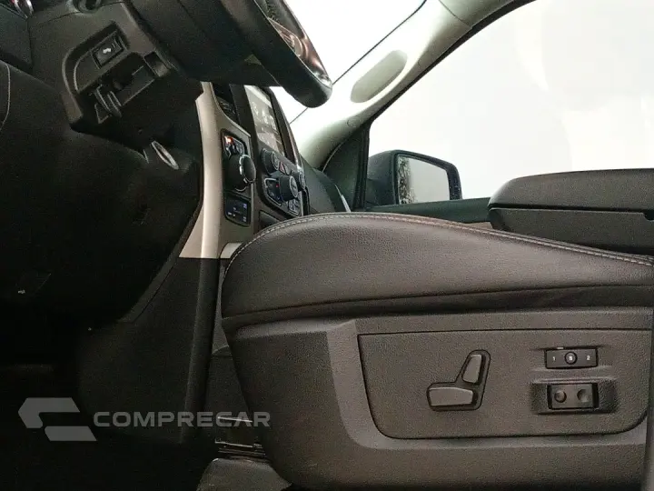CLASSIC 5.7 V8 GASOLINA LARAMIE CD 4X4 AUTOMÁTICO