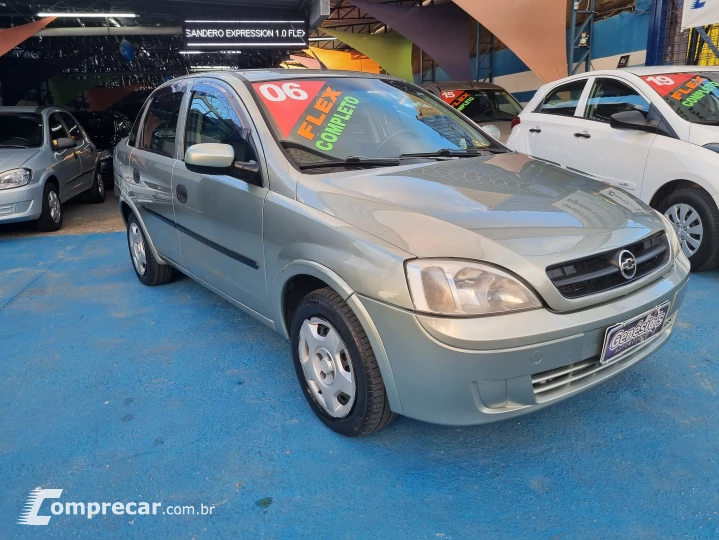 CORSA 1.8 MPFI Maxx Sedan 8V