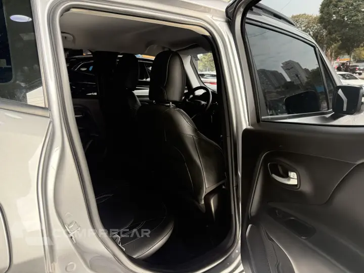 RENEGADE 1.3 T270 TURBO FLEX LONGITUDE AT6