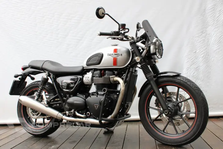 TRIUMPH STREET TWIN