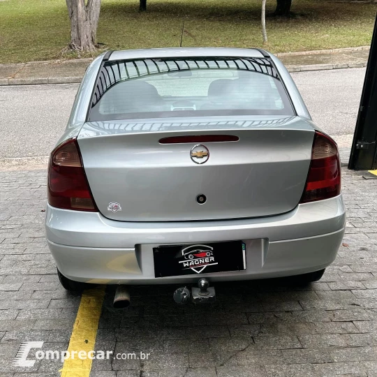 CORSA 1.4 MPFI Premium Sedan 8V