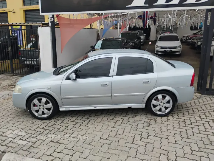 ASTRA 2.0 MPFI Advantage Sedan 8V