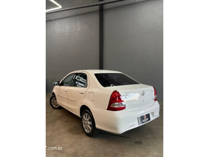 ETIOS 1.5 X PLUS SEDAN 16V FLEX 4P AUTOMÁTICO