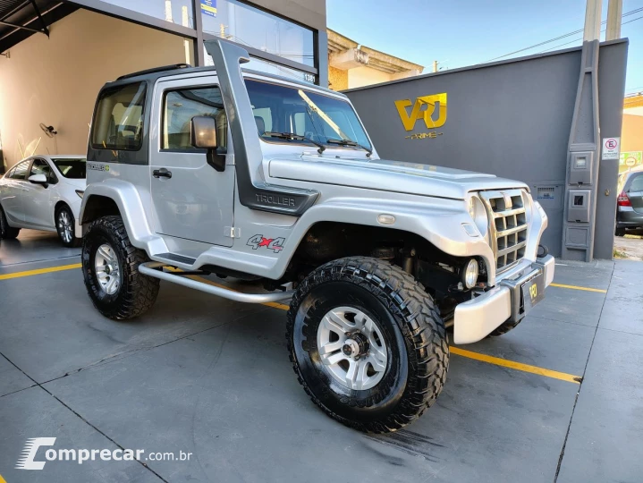 T-4 4x4 3.0 TB Int. Cap. Rígida Diesel
