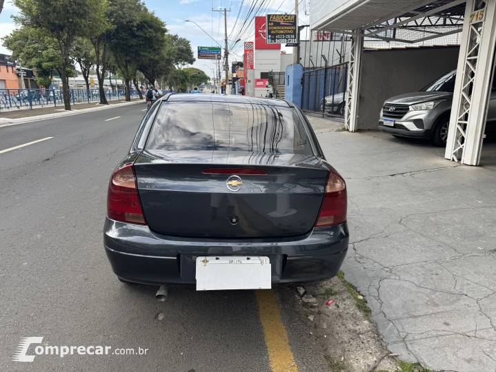 CORSA 1.4 MPFI Premium Sedan 8V