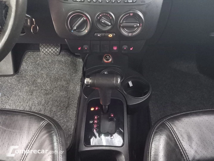 New Beetle 2.0 Mi 8V Gasolina 2P Automático