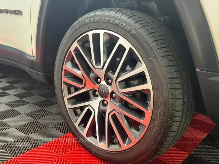 COMPASS 2.0 TD350 TURBO DIESEL LIMITED AT9