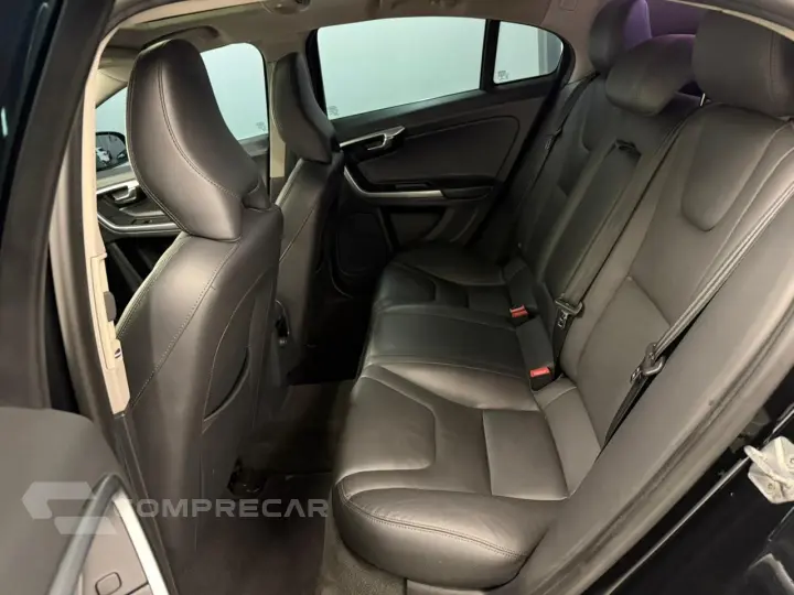 S60 T-5 MOMENTUM 2.0 245cv 4p