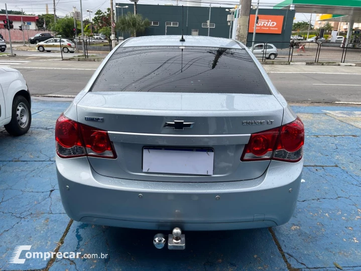 Cruze Sedan