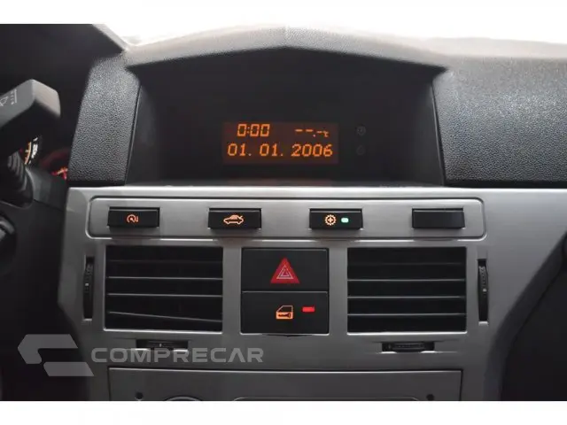 VECTRA SEDAN - 2.0 MPFI ELEGANCE 8V 4P MANUAL