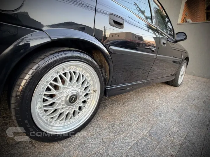 VECTRA 2.0 MPFI GLS 8V GASOLINA 4P MANUAL