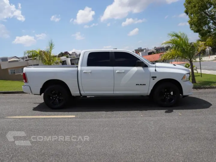 CLASSIC 5.7 V8 GASOLINA LARAMIE NIGHT EDITION CD 4X4 AUTOMÁT