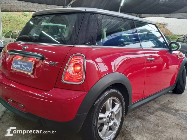 One 1.6 16V Gasolina 2P Automático