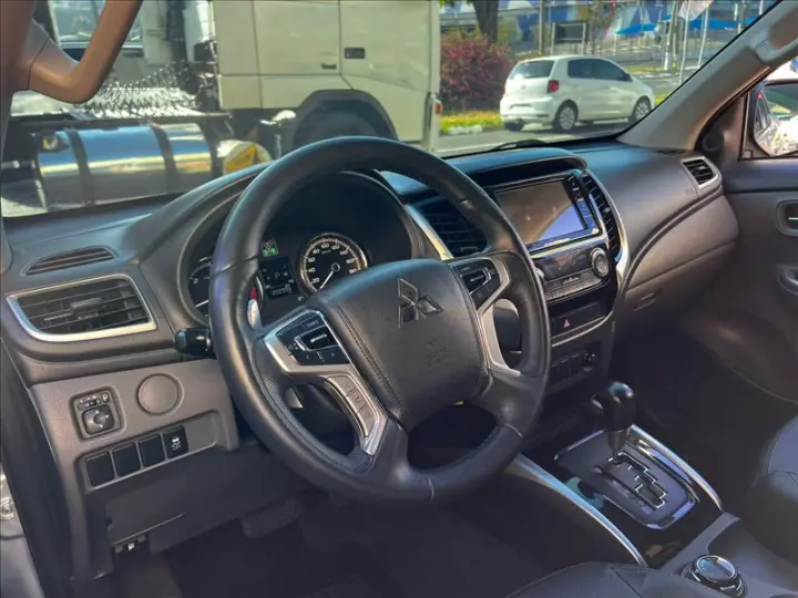 L200 TRITON 2.4 16V Turbo Sport Hpe-s CD 4X4