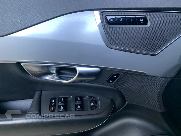 XC90 2.0 T6 Momentum AWD Geartronic