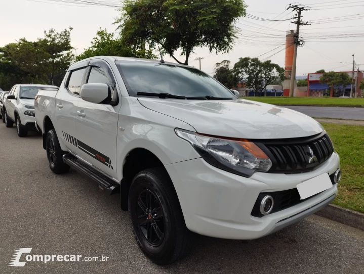 L200 TRITON 2.4 16V Turbo GL CD 4X4