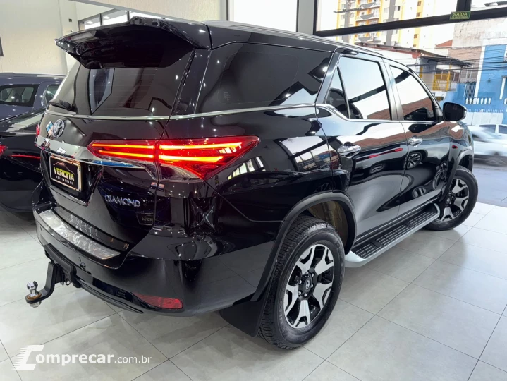 HILUX SW4 2.8 D-4d Turbo Diamond 7L