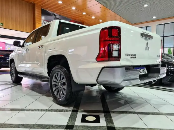 TRITON HPE-S 2.4 CD 4x4 TB DIESEL AUT.