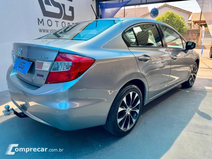 Civic 2.0 16V 4P LXR