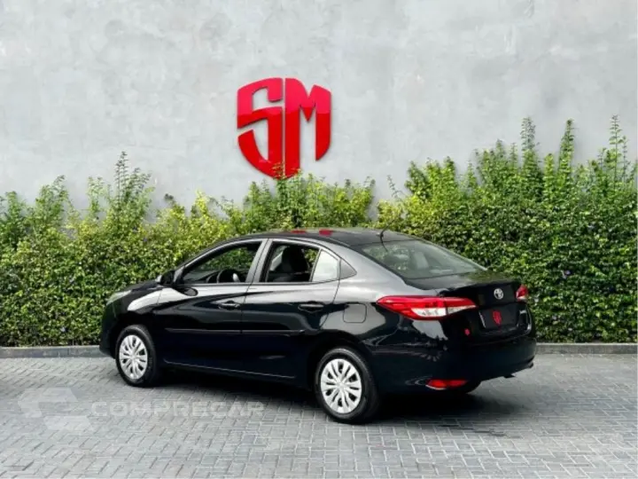 YARIS 1.5 16V FLEX SEDAN XL LIVE MULTIDRIVE