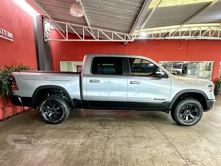 1500 5.7 V8 GASOLINA REBEL CD 4X4 AUTOMÁTICO