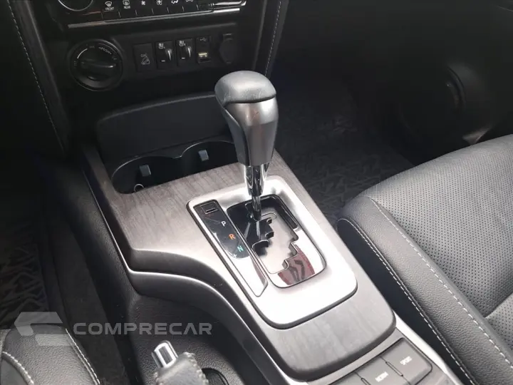 HILUX SW4 2.8 D-4D TURBO DIESEL SRX 7L 4X4 AUTOMÁ