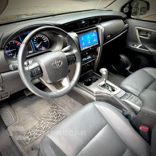 HILUX SW4 4.0 SRX 4X4 7 Lugares V6 24V