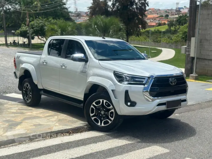 HILUX 2.8 D-4D TURBO DIESEL CD SRX PLUS 4X4 AUTOMÁTICO
