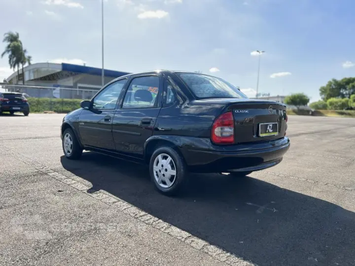 Classic Sedan 1.0 4P