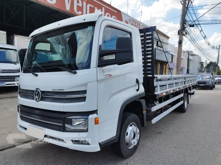 Delivery 11.180 Prime + Carroceria Madeira