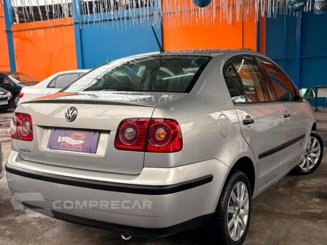 POLO SEDAN - 1.6 8V 4P MANUAL