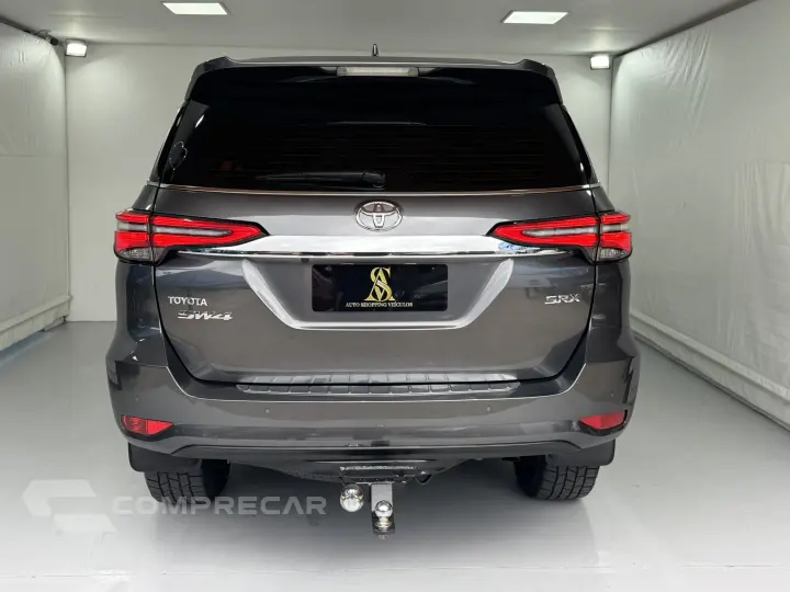 HILUX SW4 2.8 D-4d Turbo SRX 7L 4X4