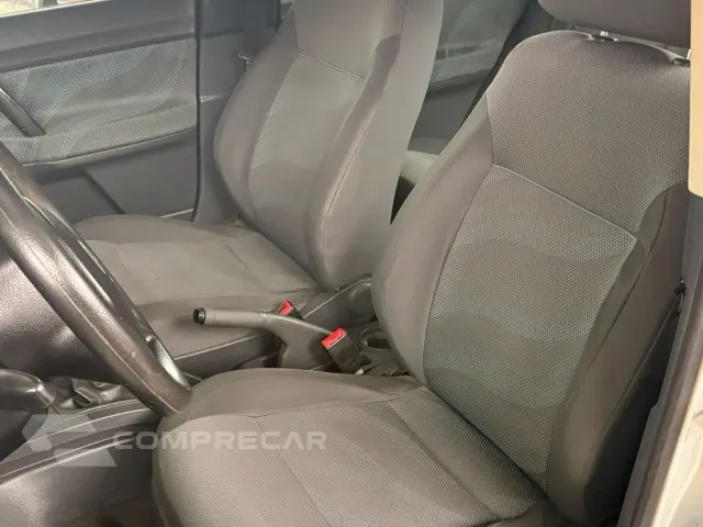 POLO SEDAN - 1.6 8V 4P MANUAL