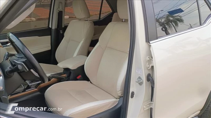 HILUX SW4 2.8 SRX Diamond 4X4 7 Lugares 16V Turbo Intercoole