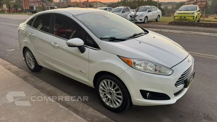 Fiesta Sedan 1.6 4P FLEX TITANIUM POWERSHIFT AUTOMÁTICO