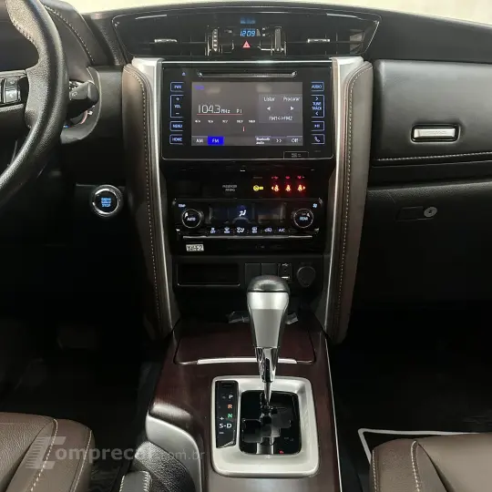 Hilux SW4 SRV 4x2 2.7 Flex 16V Aut.