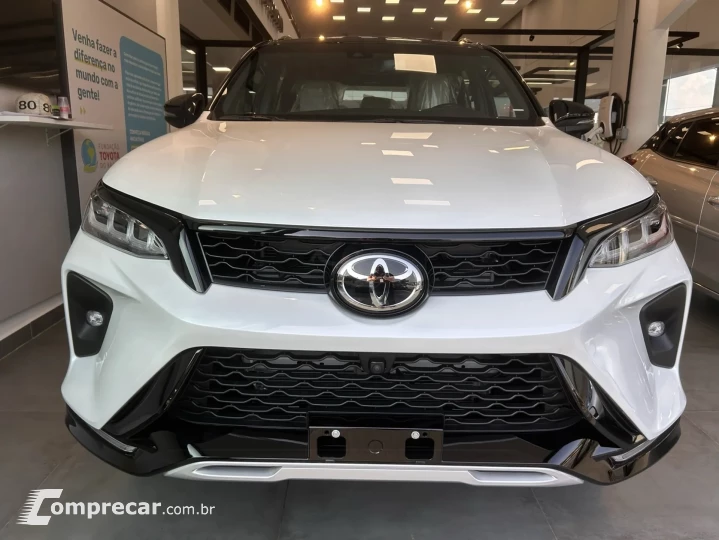 HILUX SW4 2.8 D-4D TURBO DIAMOND 7L 4X4 AUTOMÁTICO