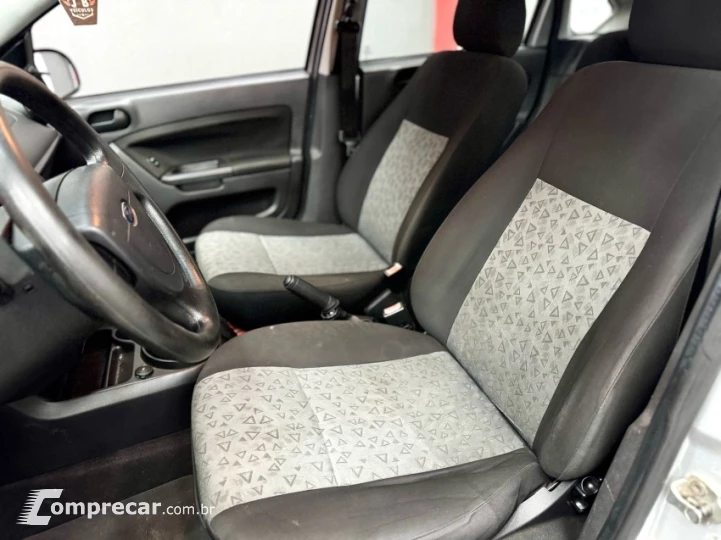 FIESTA 1.0 Rocam SE Sedan 8V