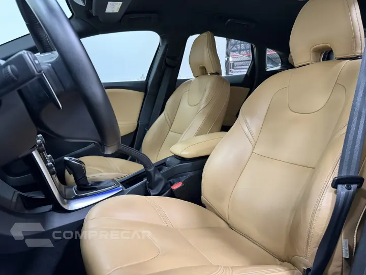 V40 2.0 T4 MOMENTUM GASOLINA 4P AUTOMÁTICO