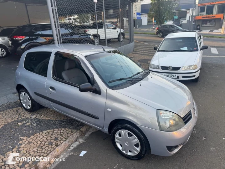 Clio Authentique 1.0 8V 3p